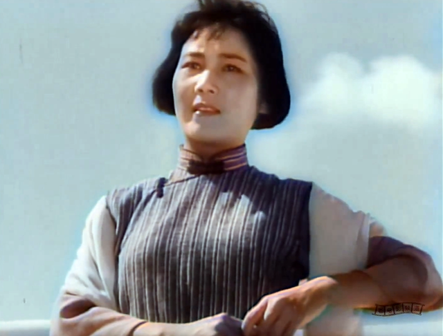 导演曾执导过《南海长城》这部电影,当时影片的女主角阿螺的扮演者