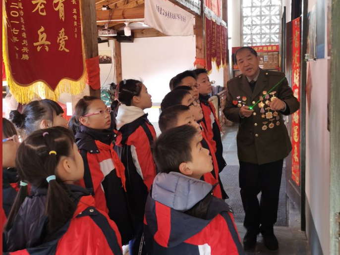 小学四(6)邓中夏中队红领巾学习小队一行赴江宁区黄龙岘"老兵之家"
