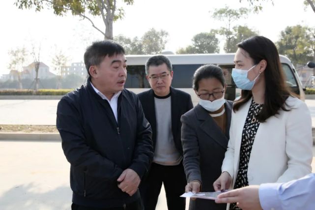 区党工委委员,管委会副主任刘敏坚参加调研.