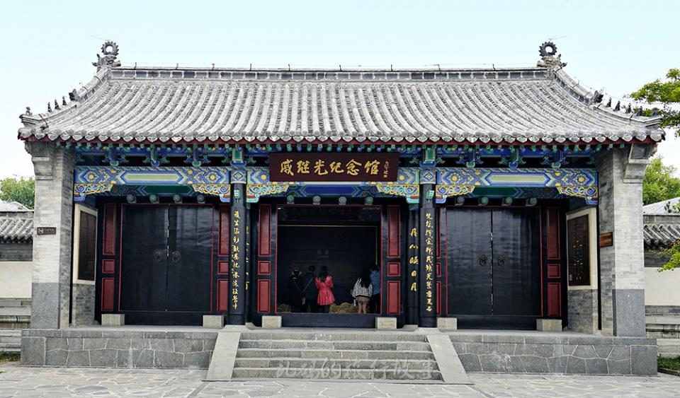 蓬莱是明代杰出军事家,民族英雄戚继光的故里,位于振扬门北侧的水师府