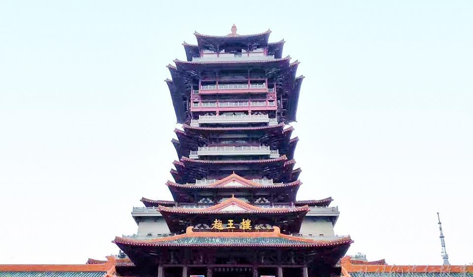 它就是位于四川绵阳涪江东岸龟山之巅的越王楼
