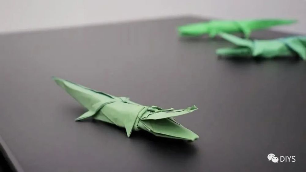 手工折纸一只可爱的小鳄鱼