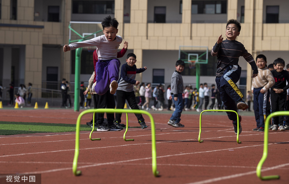 江西新余小学生体育课活动丰富多彩