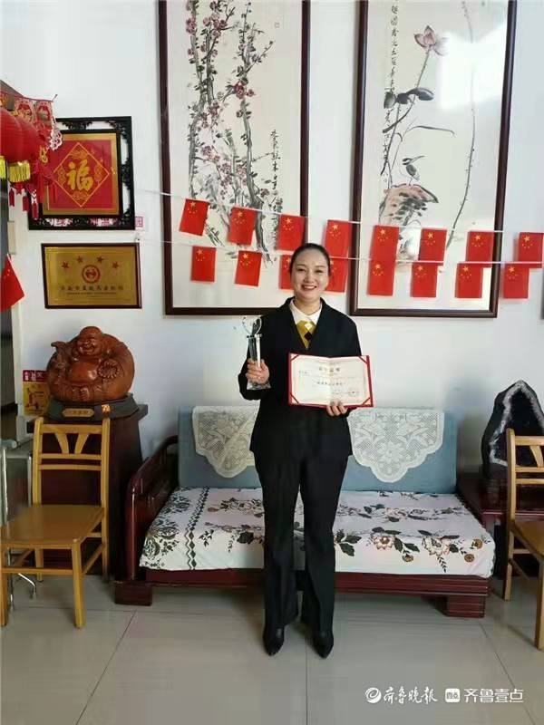 她力量绿苑福鼎护理主管蒋小兰用心呵护每一位老人