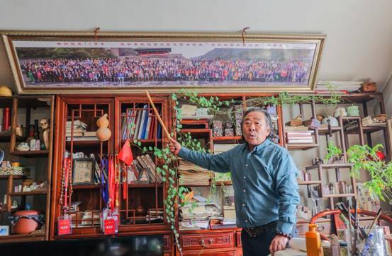 妙笔生花助振兴记青岛籍著名书画家崔焕臻