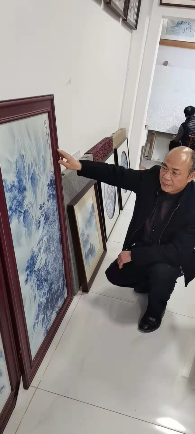 访景德镇市陶瓷山水画院副秘书长袁康民