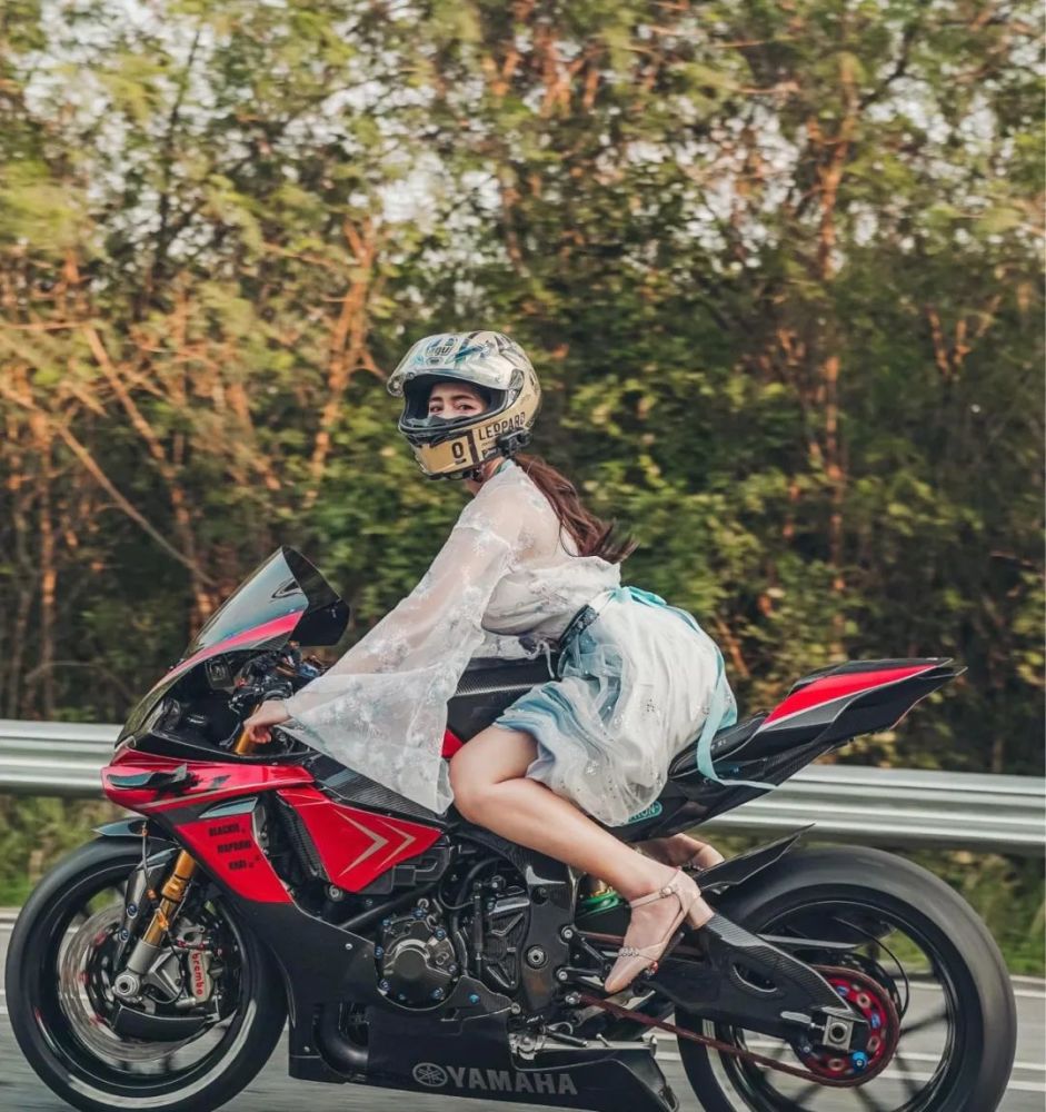 无水印机车女神系列