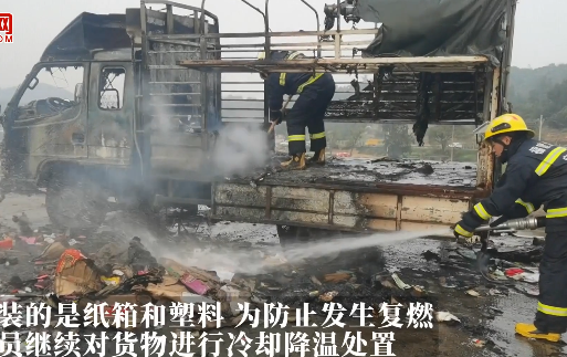 霞浦渔洋里往核电路段一货车突发大火车身被烧成空架