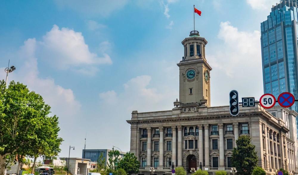 江汉关大楼中国现存最早的三座海关大楼之一曾为武汉最高建筑
