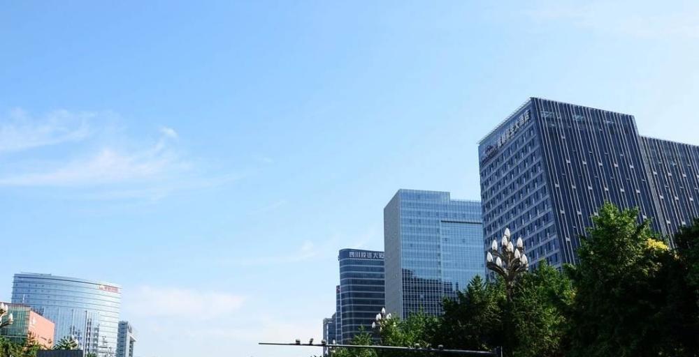 城区的不断扩建,天府大道也在不断的延伸,现在天府大道,南起眉山仁寿