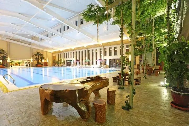将军石温泉酒店结合温泉的功效,配合酒店独特的地理优势推出海洋温泉
