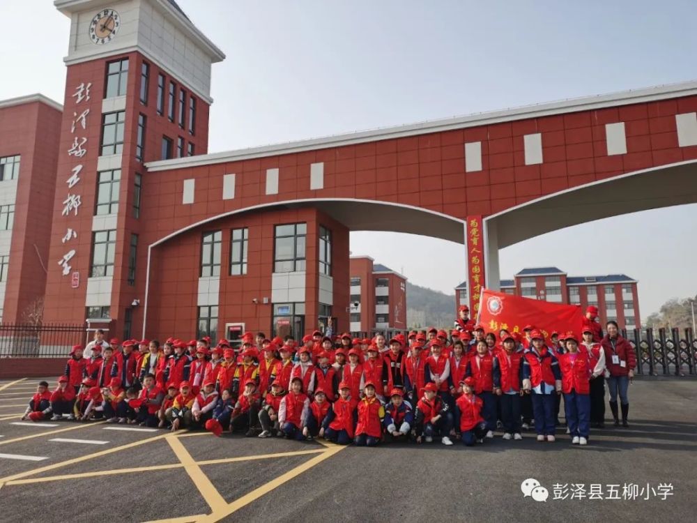 走进消防队致敬最可爱的人彭泽县五柳小学百名小记者参观消防大队社会