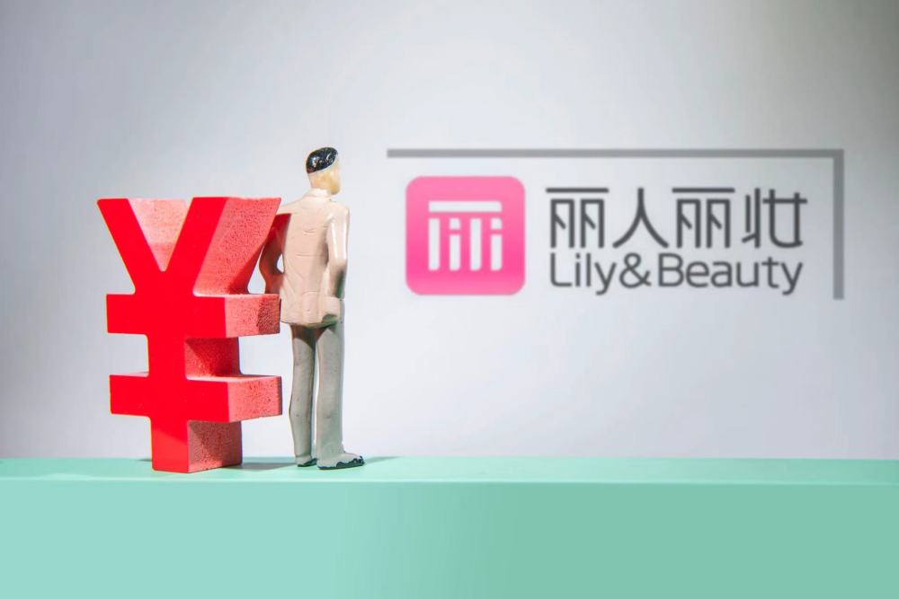 丽人丽妆的主要业务模式为电商零售业务为主,品牌营销运营服务为辅,另