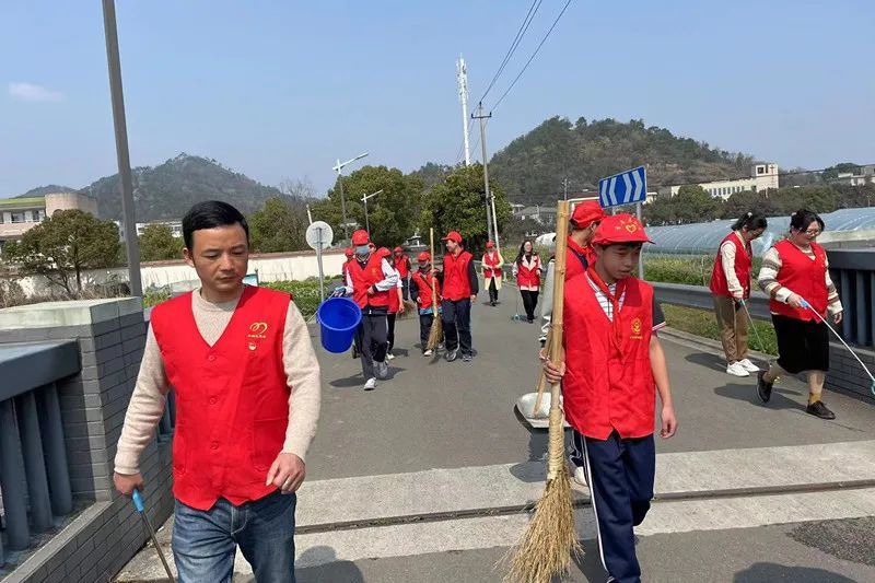 学雷锋争做姚先锋我们在行动