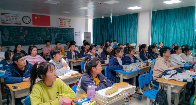 在阳光下生活,郑州十中开展心理健康教育专题讲座|在阳光下生活|李月