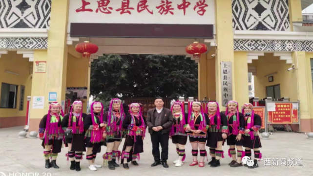 全国民族团结模范代表 北京2022年冬残奥会火炬手 上思县民族中学副