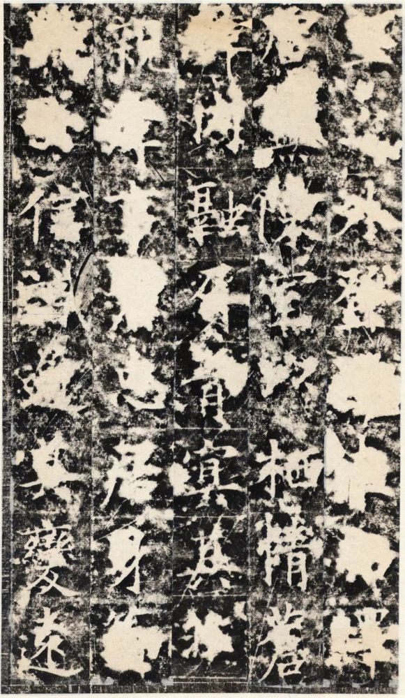 "仍遣使持节备礼告柩,以显【18】粟一千五百石,陪葬为副使,务从优厚