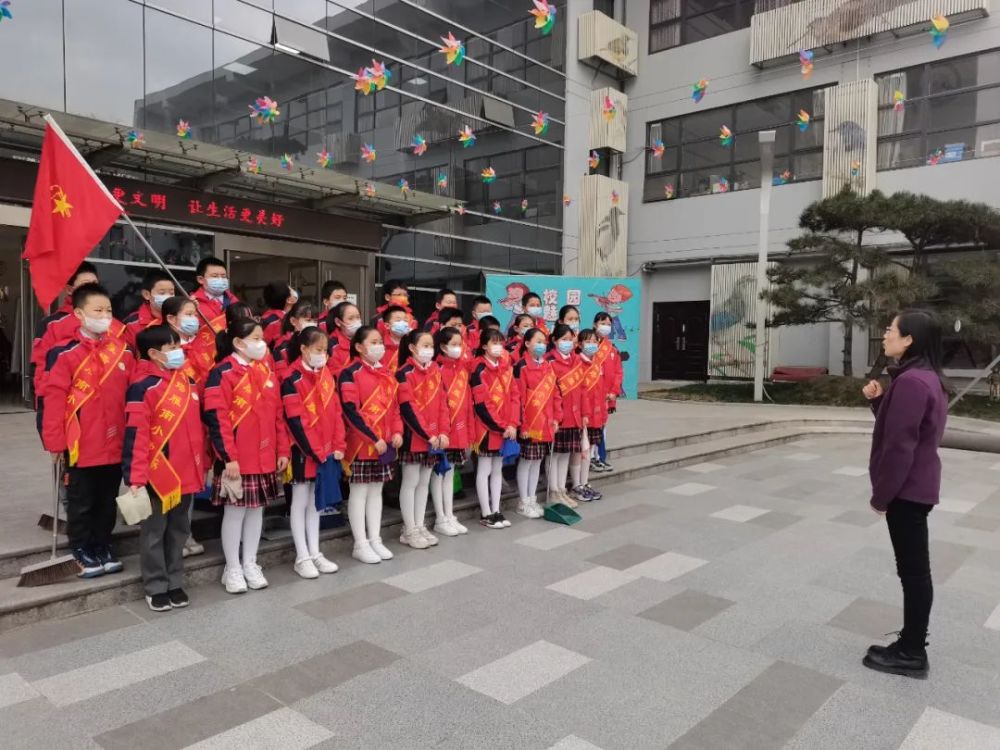 学习雷锋事迹践行雷锋精神雁南小学开展学雷锋主题系列活动