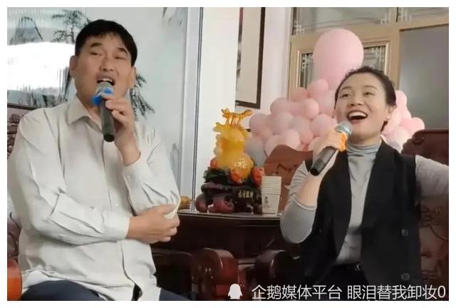 袁庆谈及大衣哥的问题避而不答,怒斥前夫不让自己看孩子
