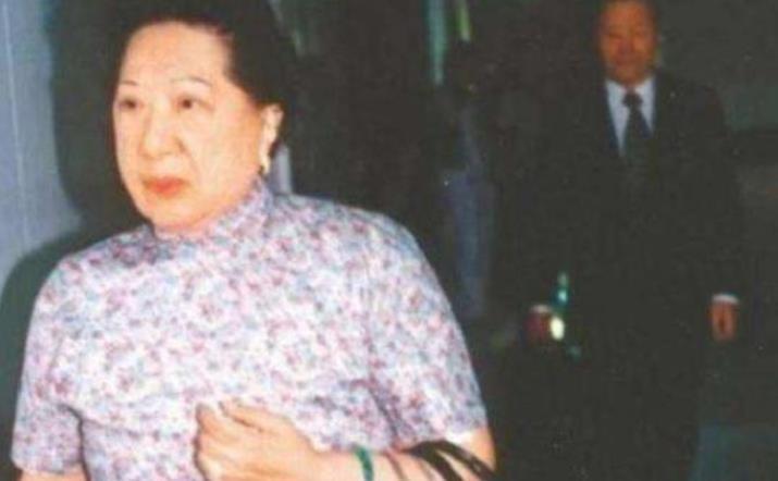 奇女子孔令伟拒绝做女人贪婪不输其父晚年患肺癌只准治一半