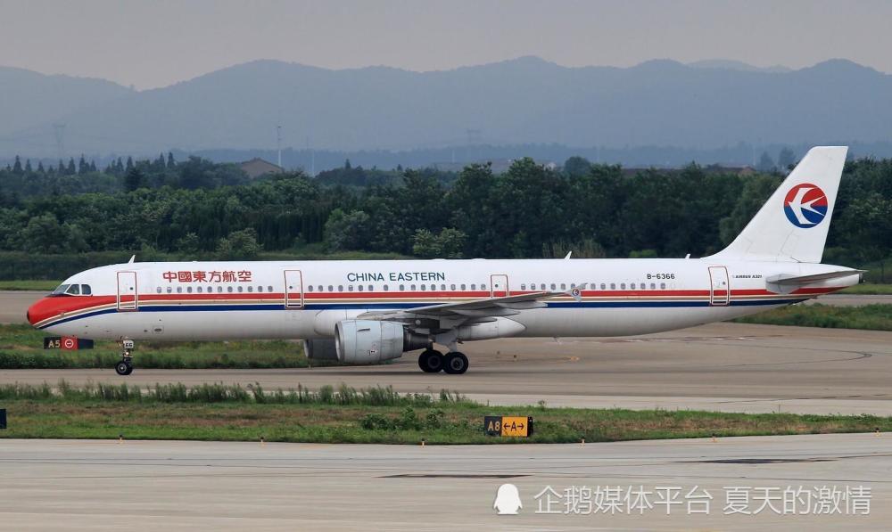 暴风雨中惊险一刻记2017年东方航空765航班香港机场事故