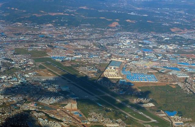 资深机组玩砸了记云南航空3q74航班巫家坝机场冲出跑道事件