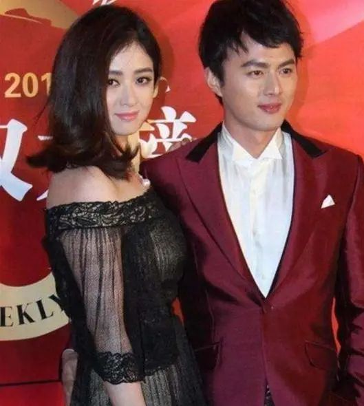 蒋欣赚钱买房后全家热泪盈眶38岁婚恋问题成父母心病