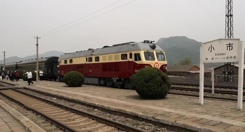 过偏岭站折向东南,过小市站后又折向东北,经南甸,达田师府镇