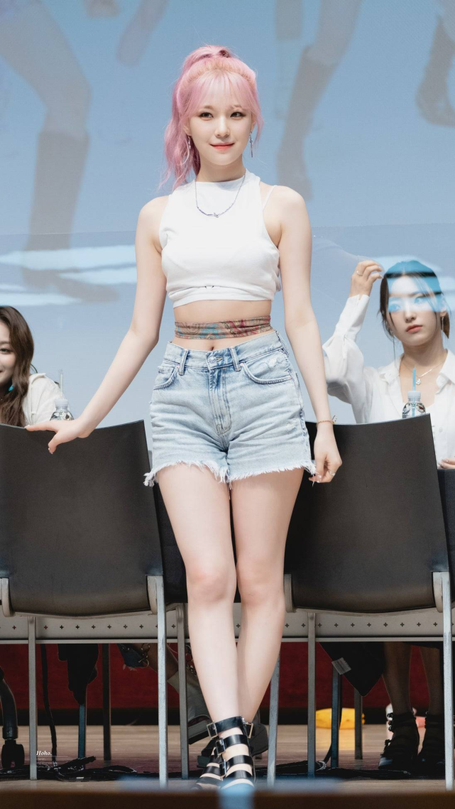 韩国女团fromis_9李赛纶,张圭悧确诊新冠,曾因不妥言论引争议!