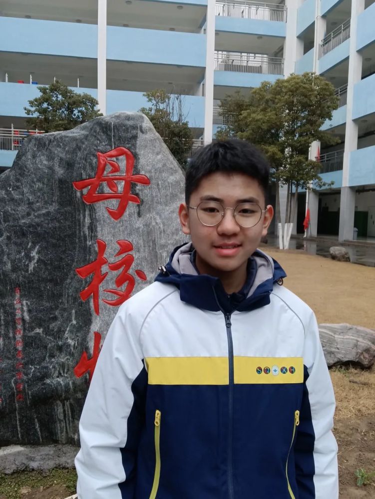 自律自强势不可挡身边榜样学习之自强之星