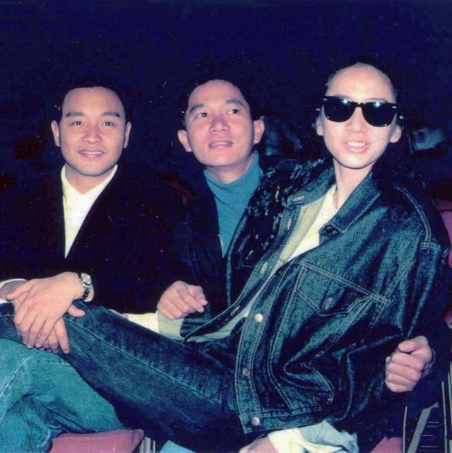 1985年,个人演唱会上,梅艳芳牵手西装革履的男子,笑得很甜_腾讯网