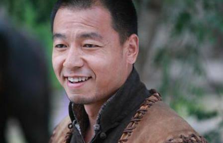 荧屏硬汉王挺从警察到演员王挺的成功离不开他的妻子