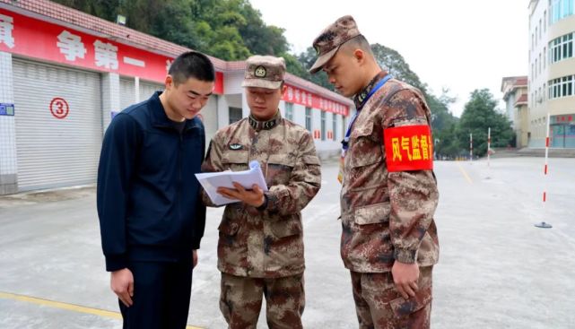 纪委书记组织业务宣讲为推动基层风气监督员换届工作顺利进行,该