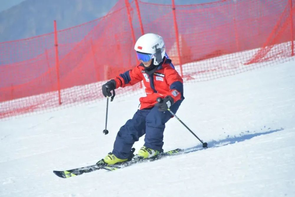 门头沟这支小学生滑雪队向冬残奥会献礼