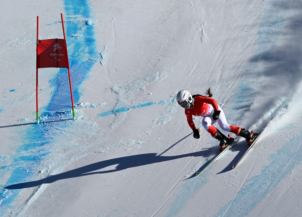 北京冬残奥会残奥高山滑雪全能比赛中国队收获两银一铜