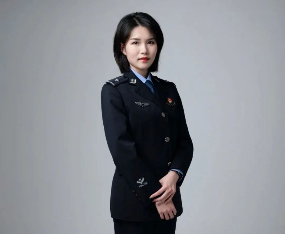 致敬她力量最美韶华献警营一身藏蓝一生情