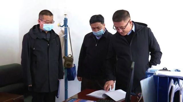 昭苏县委书记侯陶调研粮食储备安全工作