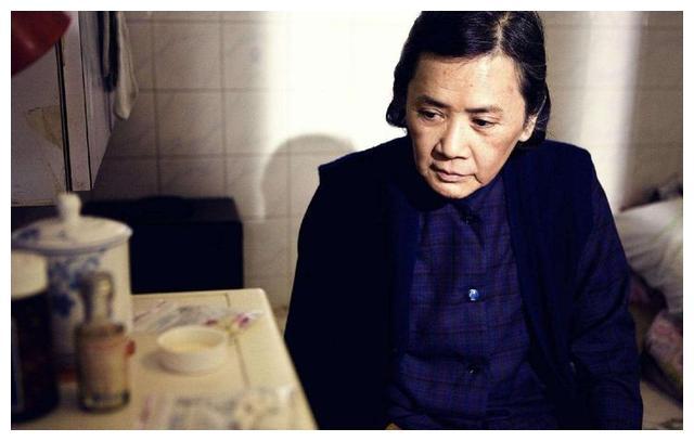 许鞍华的作品总是平常生活的残酷桃姐如此女人四十也是如此