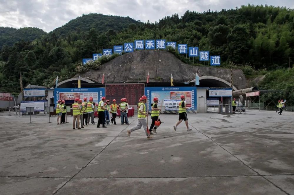 穿越(金阳大道三期)时间|2021年图说|金阳大道的道吾山隧道修建中