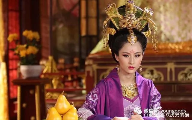 她是北魏文成帝拓跋濬的皇后,献文帝拓跋弘的嫡母,孝文帝元宏(拓跋宏)