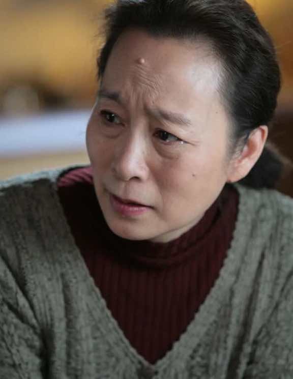 奚美娟39岁怀孕生下儿子后被周野芒抛弃如今66岁仍单身