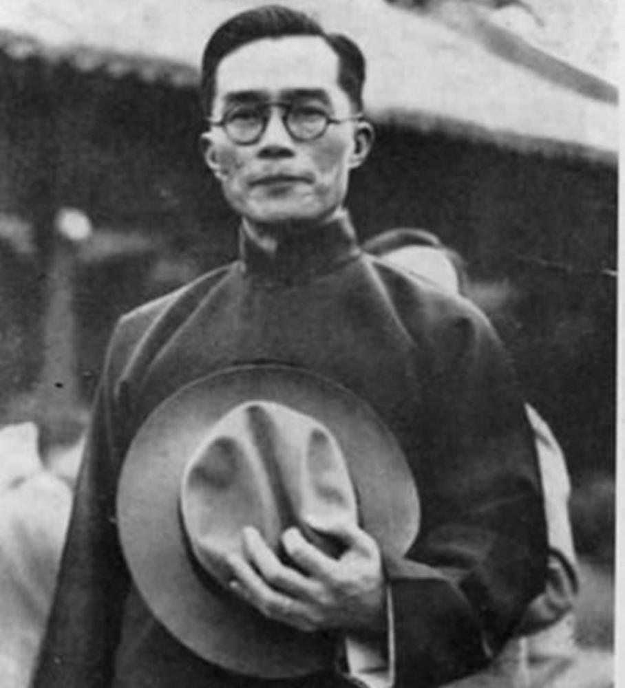 她26岁嫁清华校长为支持丈夫摆地摊62岁到医院当护工长寿100岁
