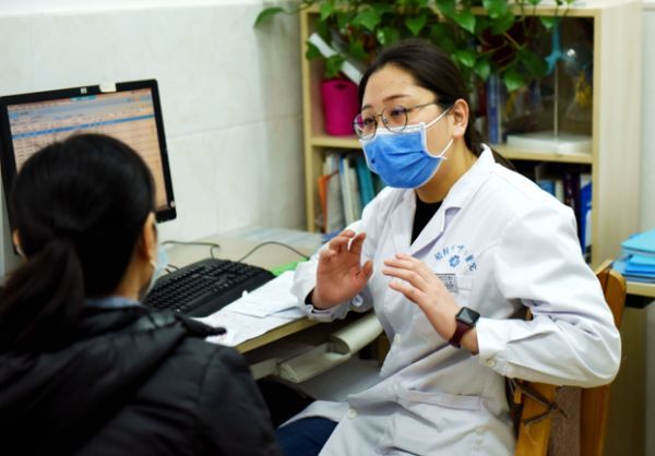 医院招聘医生_益年养老快讯 医养结合让老年人看病快 花钱少(2)