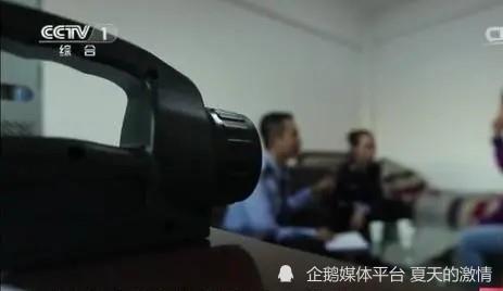 如果张永成是自己离家出走,他的血衣为什么会出现在邻居家的柴垛下面?
