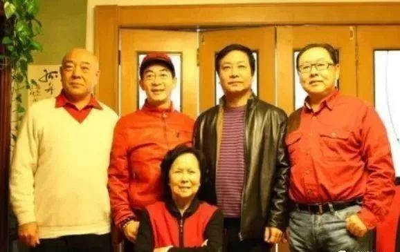 这些往事虽然有人性的冲突,但也有更多的时代印记.