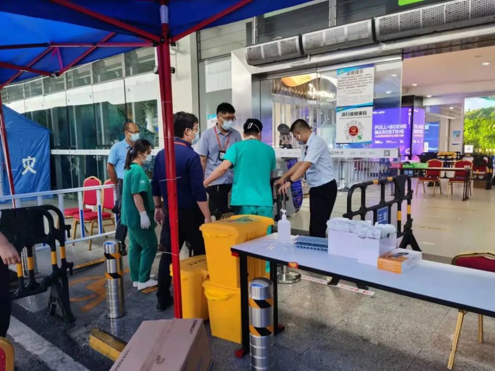 防疫进行时凤凰机场所有进港旅客实行落地核酸检测