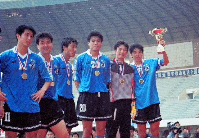 67北京国安:1-符宾,3-谢朝阳,4-韩旭,5-李红军,12-胡建平,14-周宁