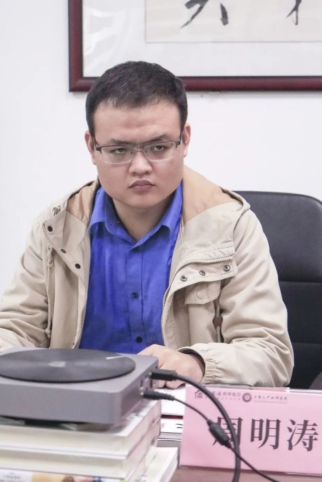 左:大商汇教育集团院长办助理周海霞右:江苏省盐城市驻沪联络处周明涛