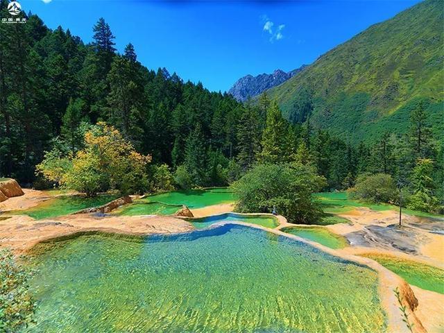 四川阿坝州松潘县黄龙景区