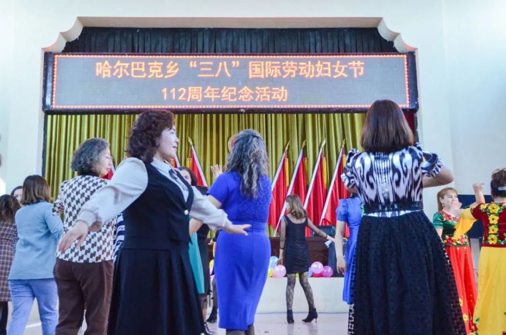 妇女节致敬最美的你轮台县哈尔巴克乡巾帼心向党展时代女性风采